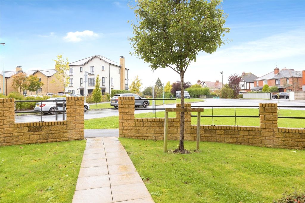 Property photo 2 of 17 Picture No. 15