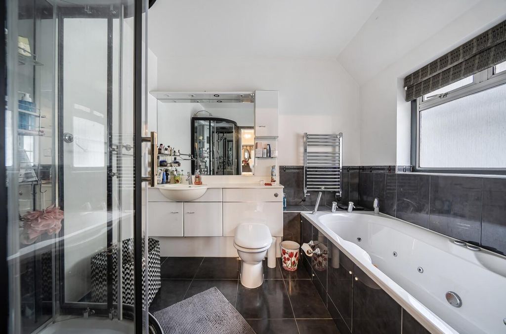 Additional image 12 of 5 bed property for saleCavendish Drive, Edgware HA8