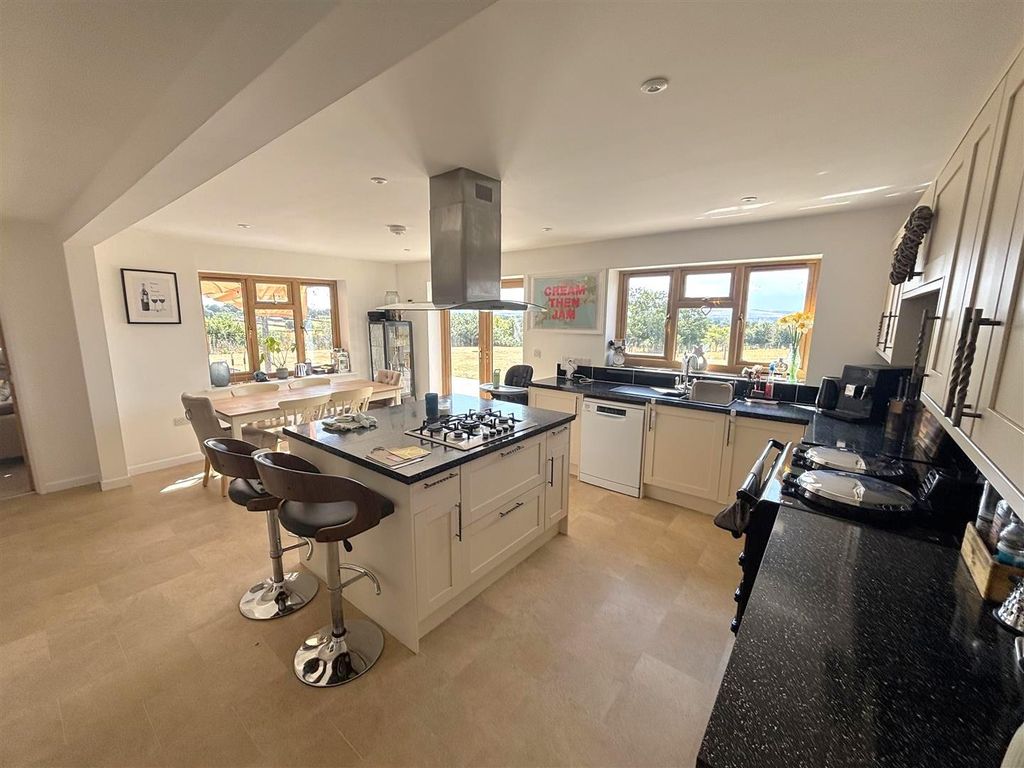 Property photo 3 of 19 Kitchen.Jpg