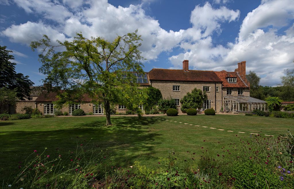 Property photo 3 of 19 Image