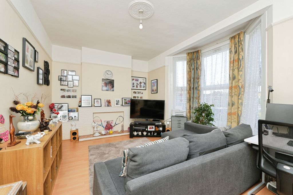 Property photo 2 of 11 Pbox-Img.Jpg