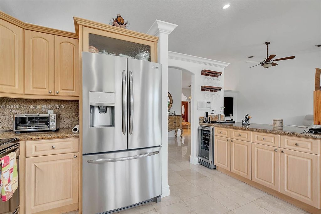 Property photo 3 of 32 <Alttext/>