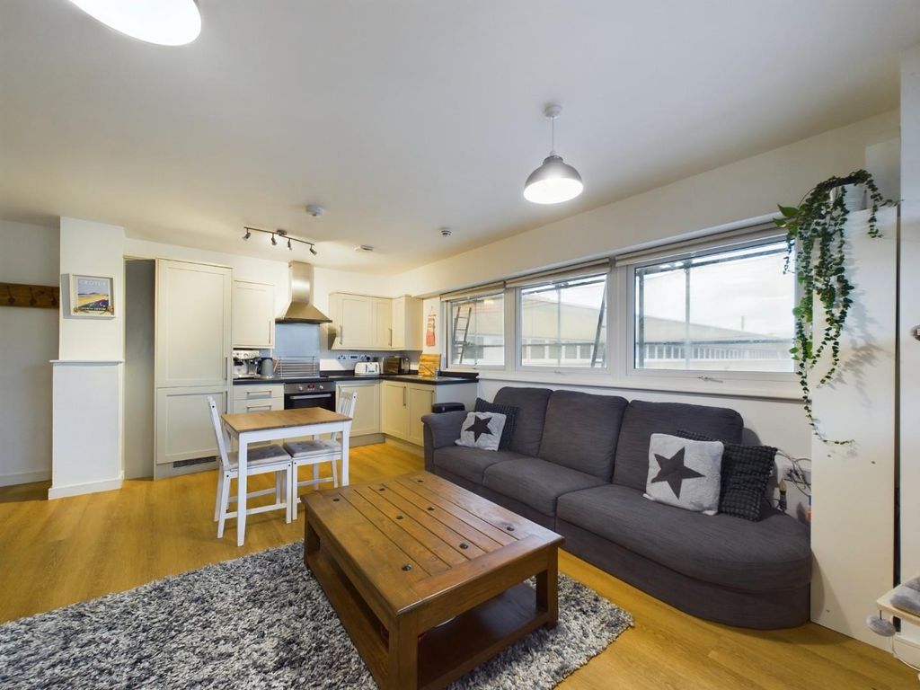 Property photo 2 of 19 Cam01530G0-Pr0093-Still012.Jpg