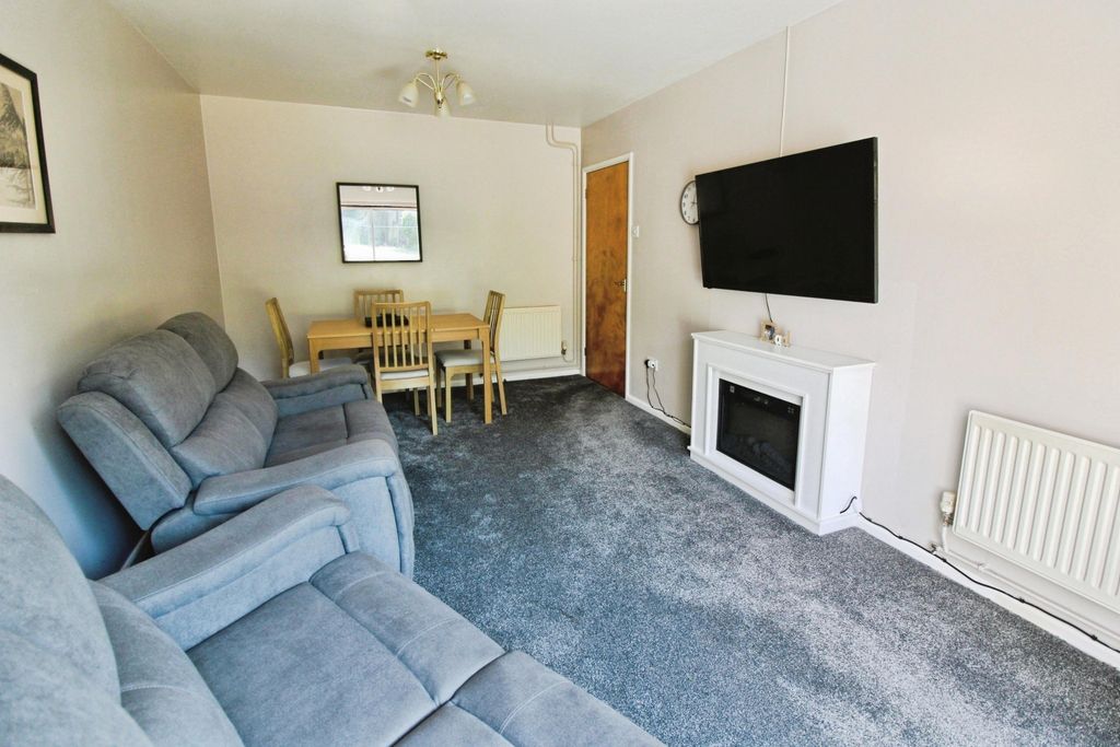 Property photo 2 of 11 Living Room