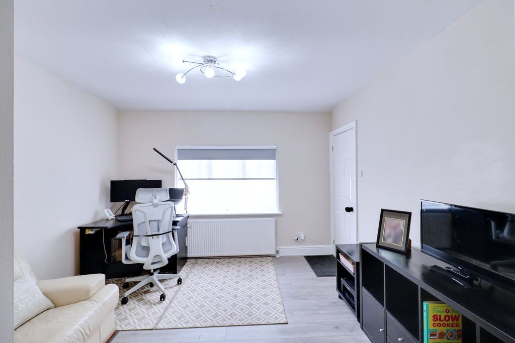 Property photo 3 of 24