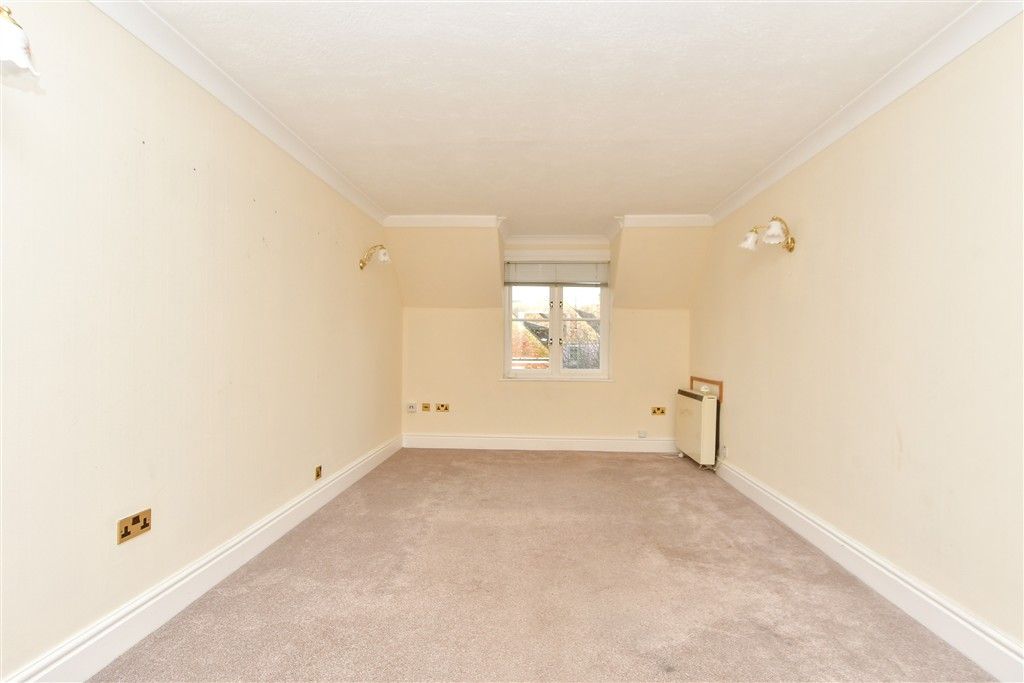 Property photo 1 of 8 Lounge/Diner