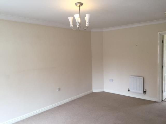 Property photo 3 of 10 Living Room