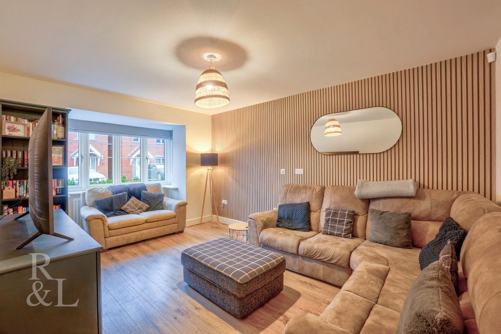 Property photo 3 of 25 3 Jade Close (8).Jpg