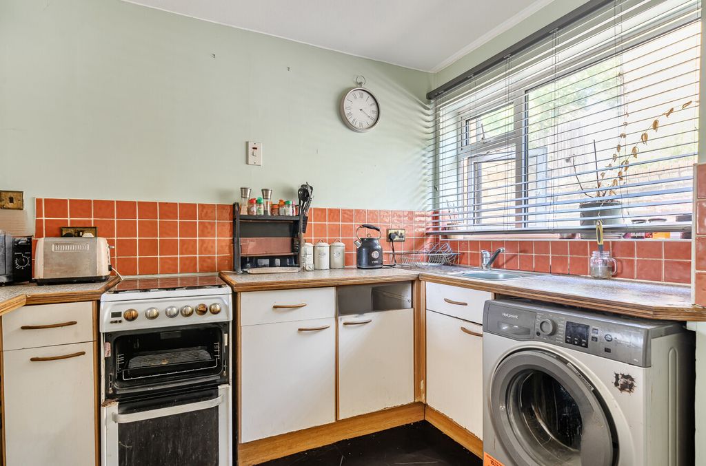 Property photo 3 of 13 1303834-20-685451...