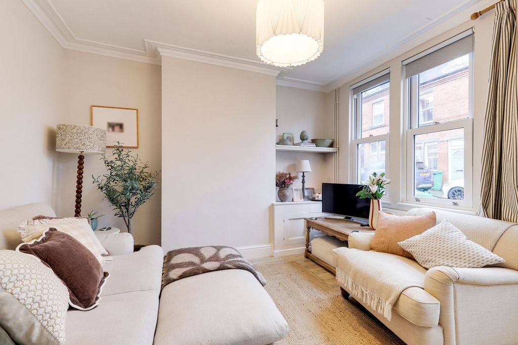 Property photo 2 of 17