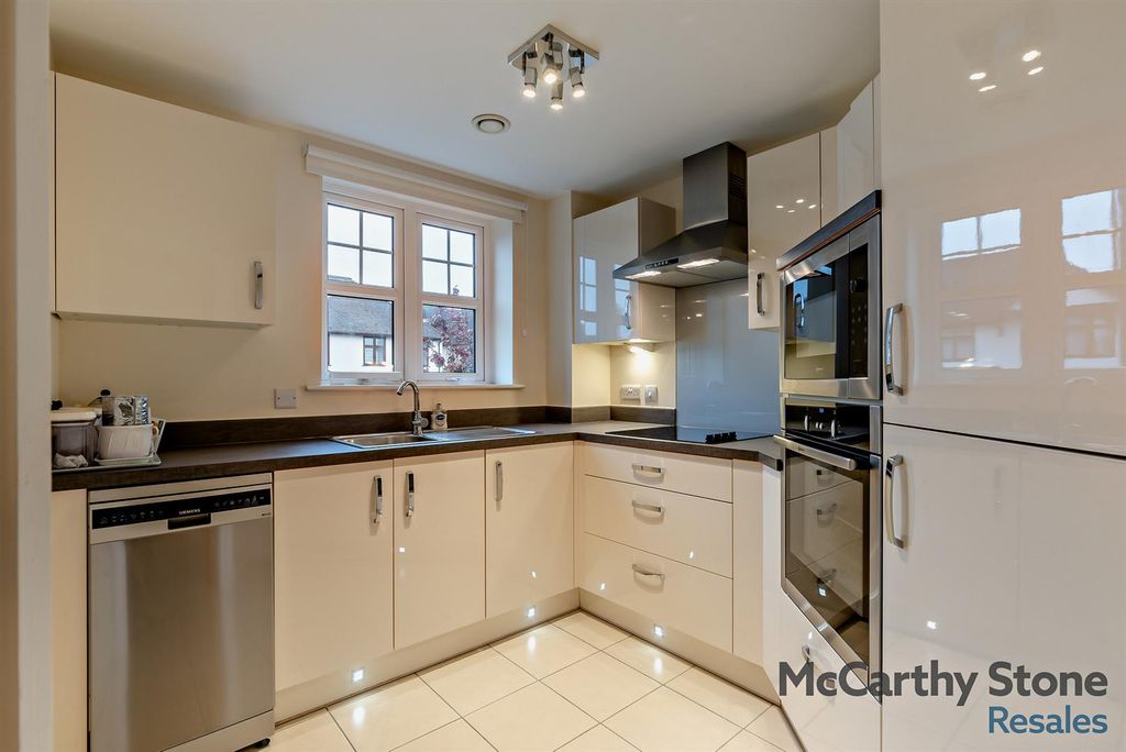 Property photo 3 of 20 8644941-Interior12-800.Jpg