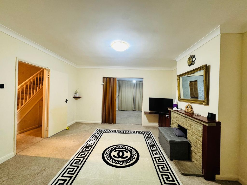 Property photo 3 of 20