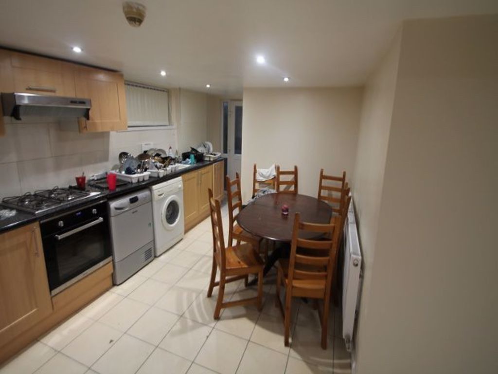 Property photo 2 of 29 A Bright, Well-Maintained Living Space With A Func...