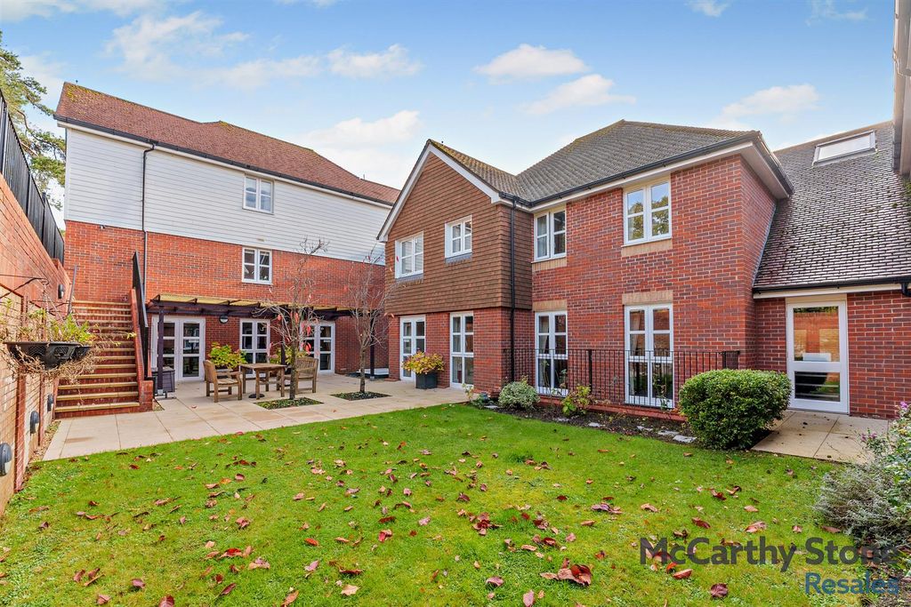 Property photo 1 of 21 8669030-Exterior02-800.Jpg