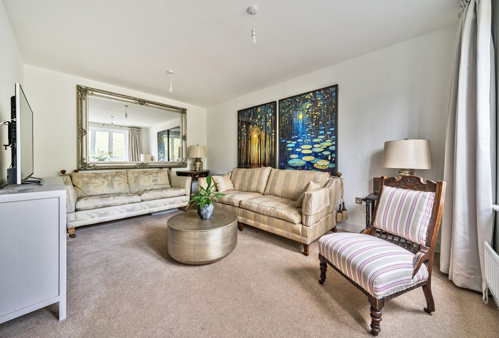 Property photo 2 of 20 Sitting Room