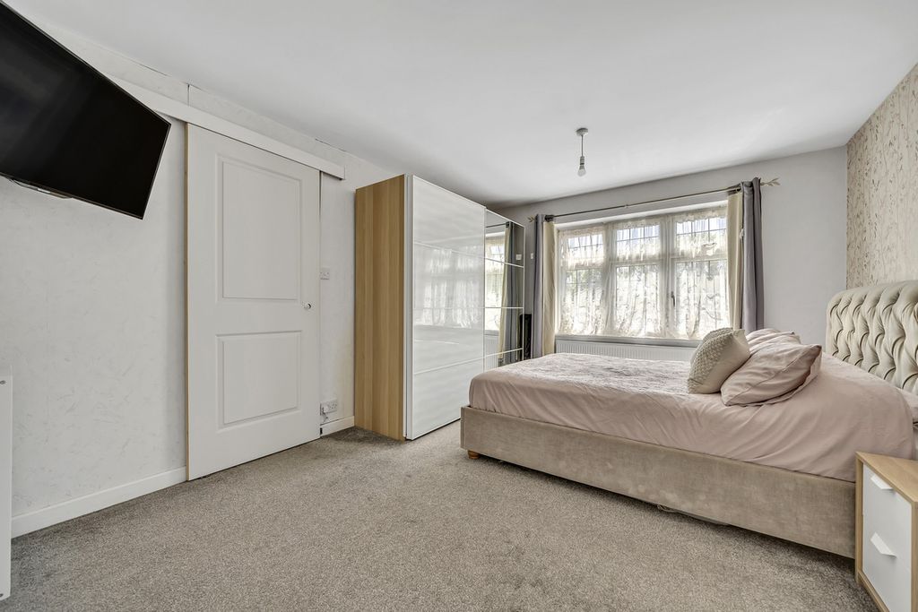 Property photo 3 of 25