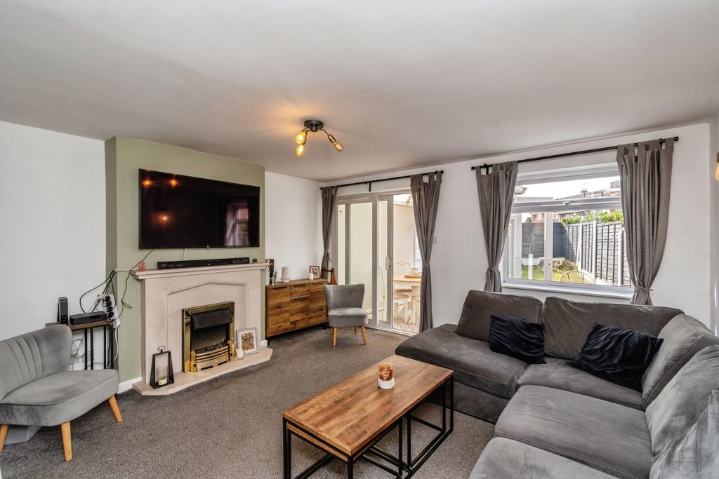 Property photo 2 of 20 Lounge