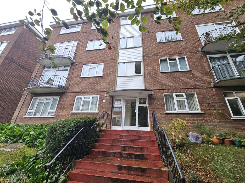 Property photo 1 of 18 2 Bedroom Top Floor Duplex For Rent