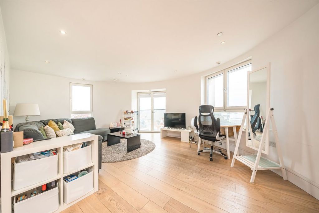 Property photo 2 of 5