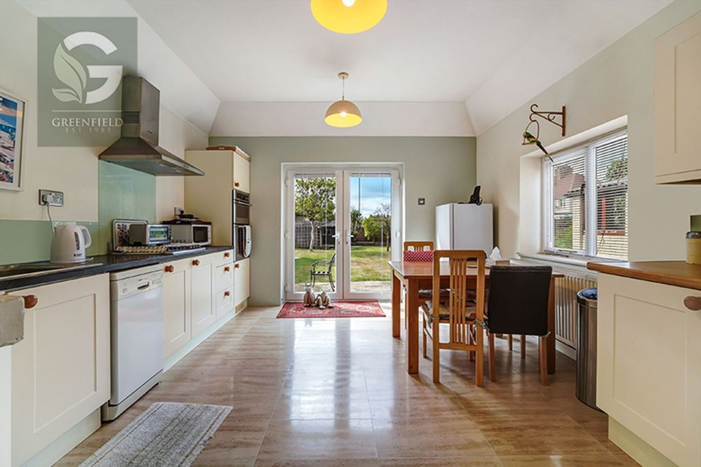 Property photo 3 of 12 Lakehurst Road, Ewell Court, Epsom, Surrey, Kt19 0El