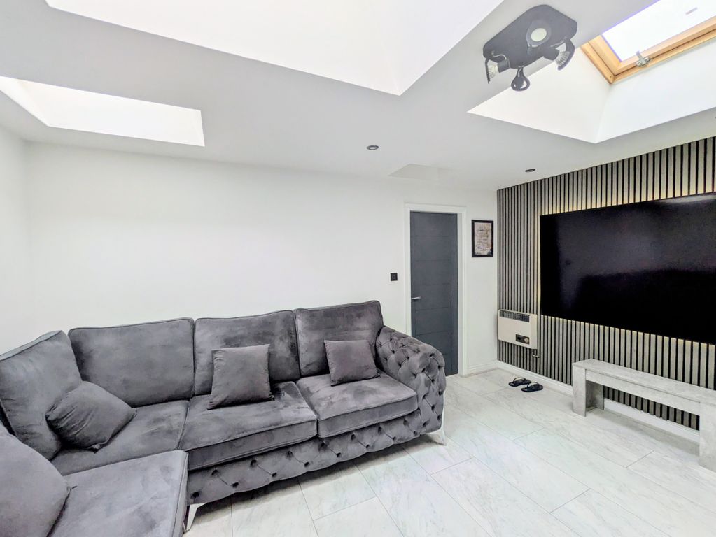 Property photo 2 of 29 1000042424