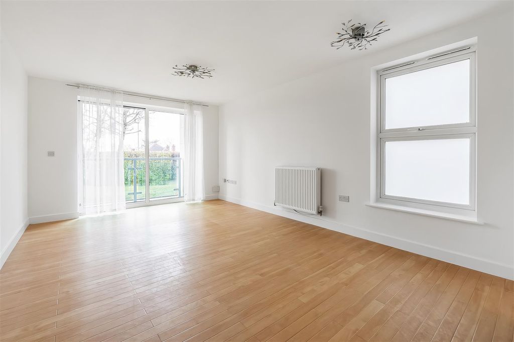 Property photo 2 of 17 Flat-6-Austen-Court-9.Jpg