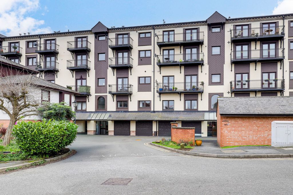 Property photo 1 of 20