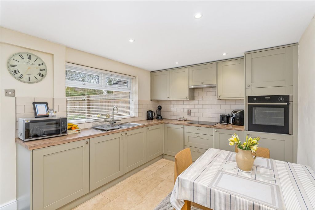 Property photo 2 of 14 60 Park End, Bodicote-6.Jpg