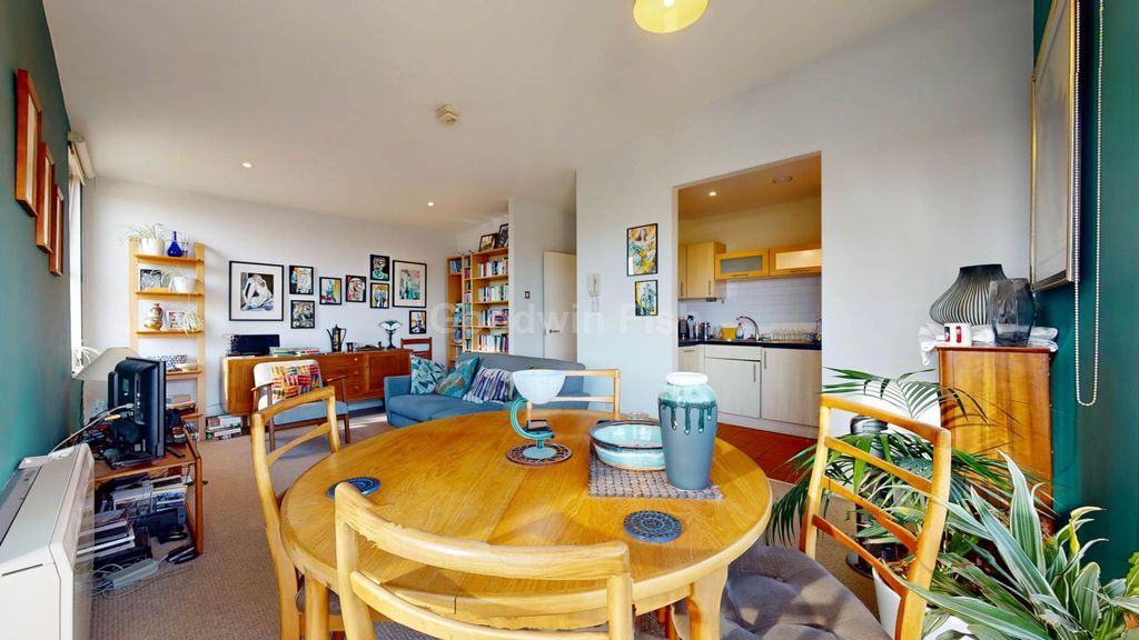 Property photo 3 of 8