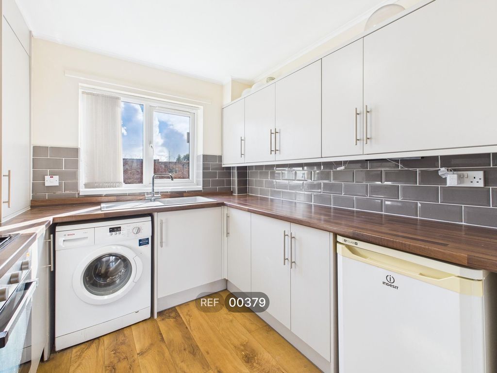 Property photo 3 of 22 Kitchen