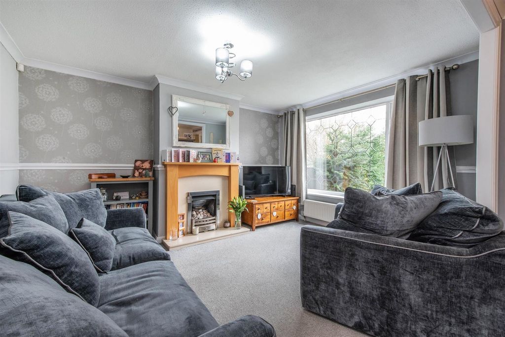 Property photo 2 of 22 Lounge