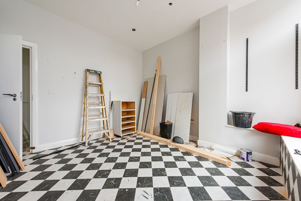 Property photo 3 of 8 Hornsey Road 226-004