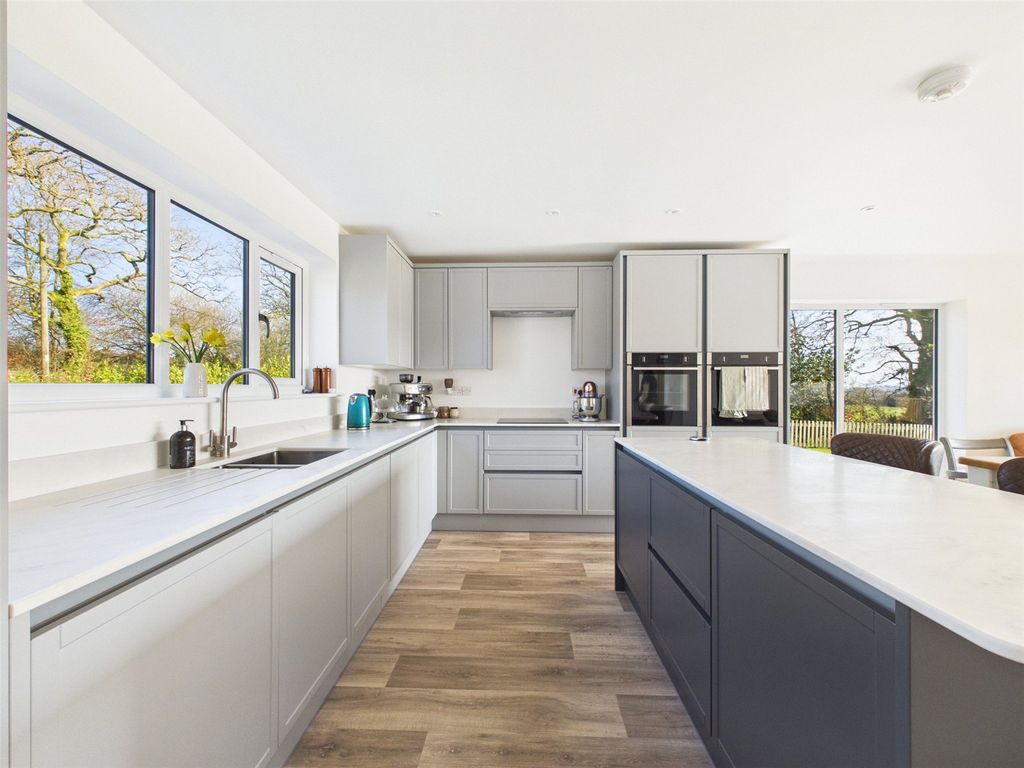 Property photo 3 of 38 Picture No. 13