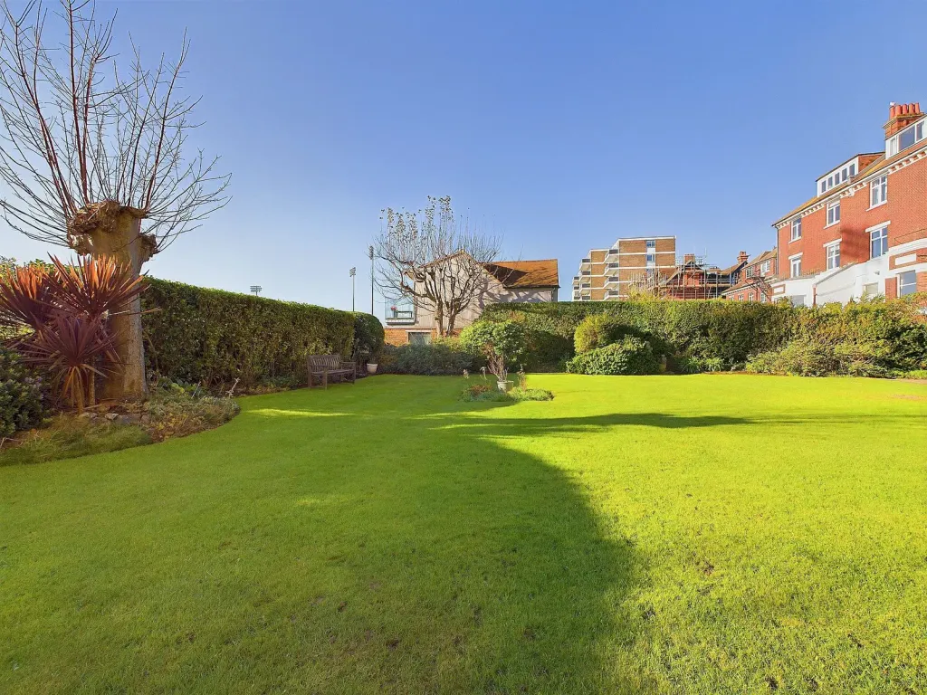 Property photo 3 of 21 Cam03446G0-Pr0225-Still044_1732703523078