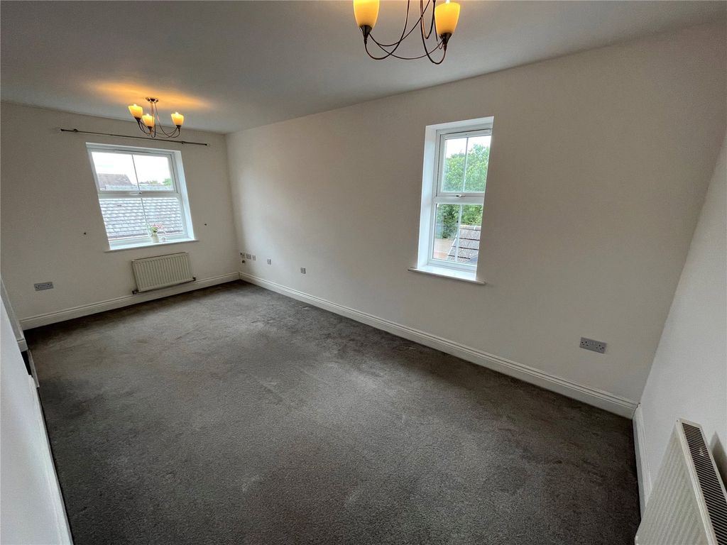 Property photo 3 of 8 Picture No. 10