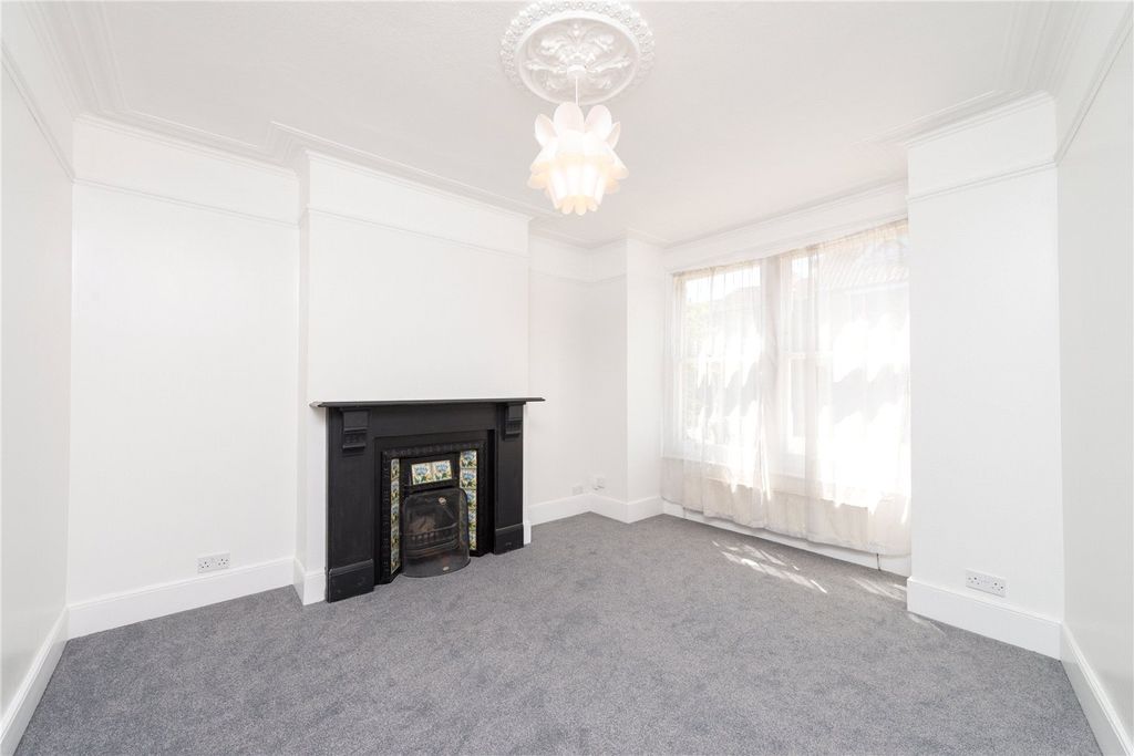 Property photo 2 of 11 Picture No. 20