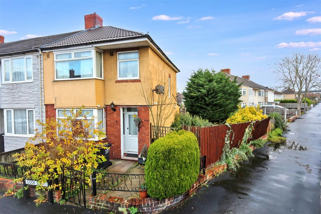 Property photo 1 of 11