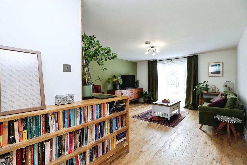 Property photo 3 of 17