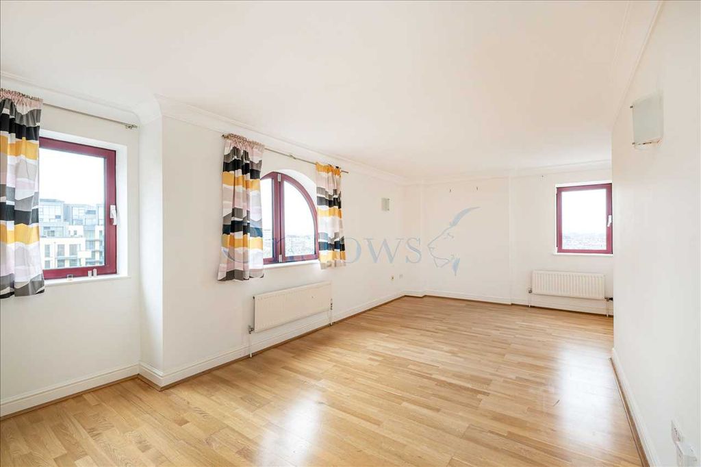 Property photo 2 of 19 Lounge