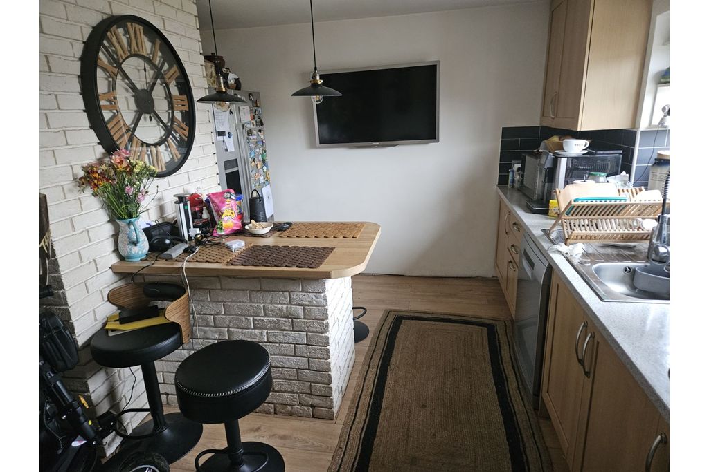 Property photo 3 of 33