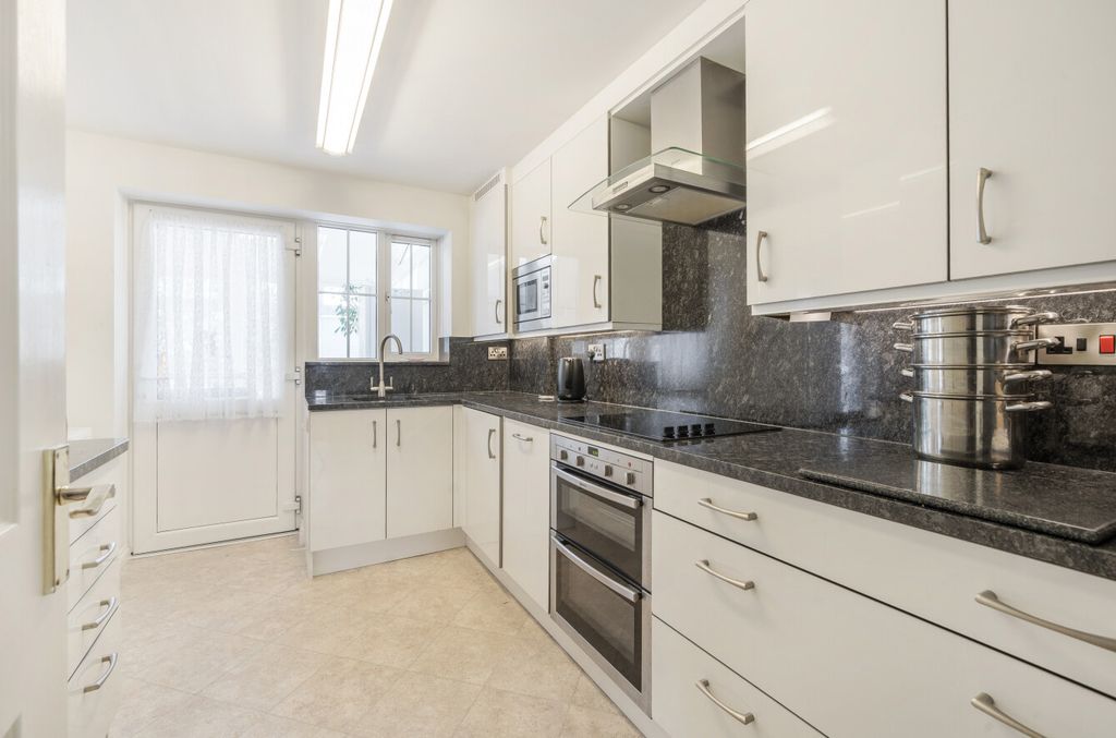 Property photo 2 of 21 1313931-13-6859Bf...
