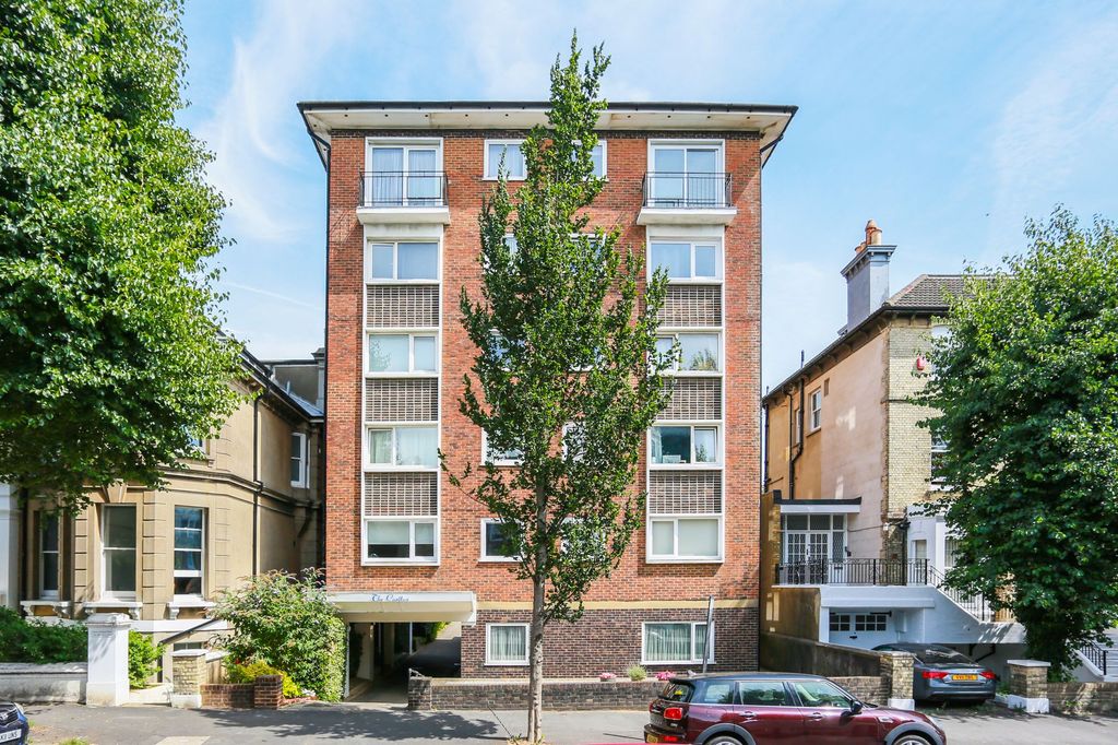 Property photo 1 of 8