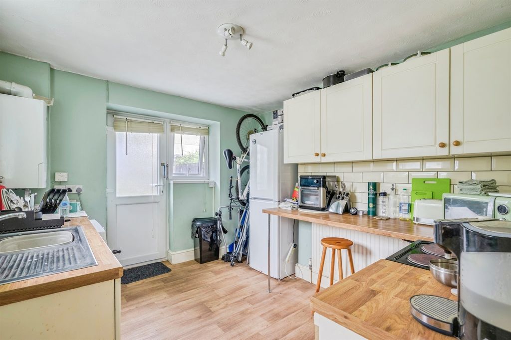Property photo 2 of 17