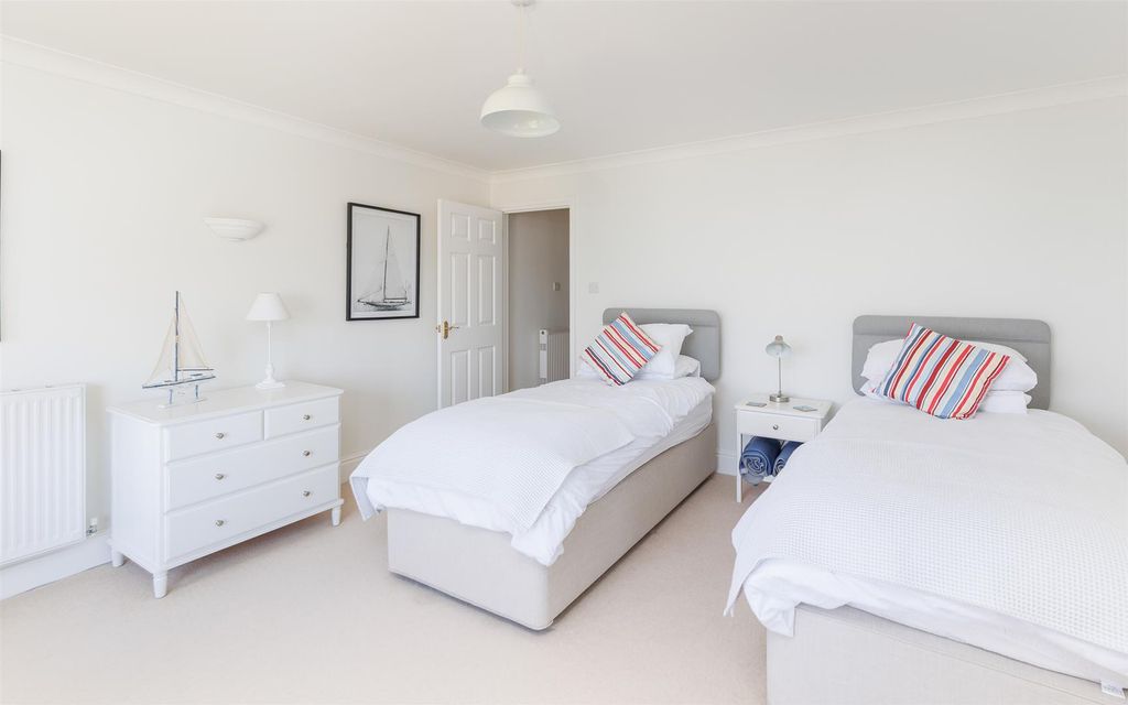 Additional image 9 of 2 bed flat for saleCowes, Isle Of Wight PO31