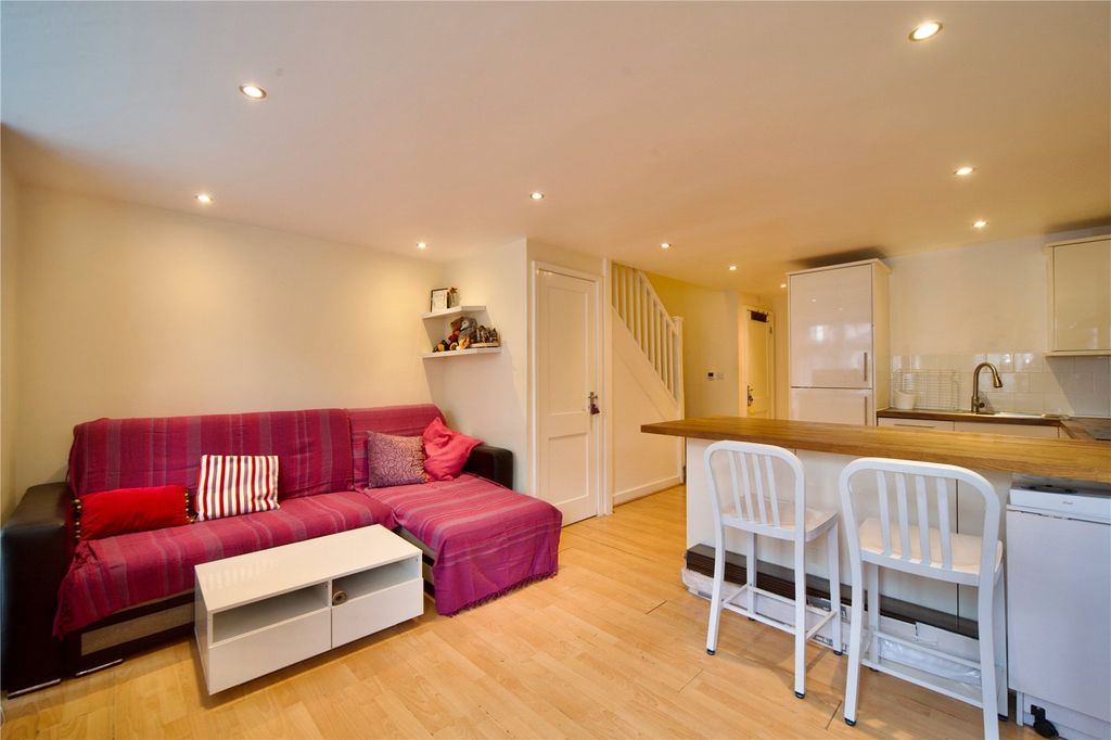 Property photo 2 of 27 Picture No. 20