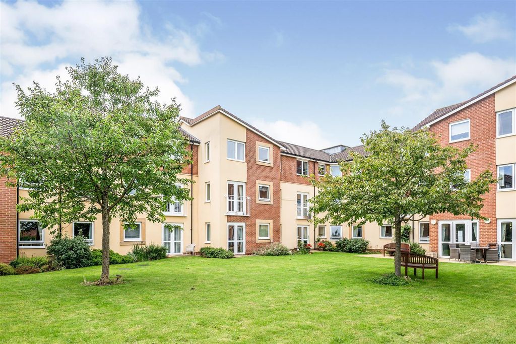Property photo 2 of 18 Fussells Court