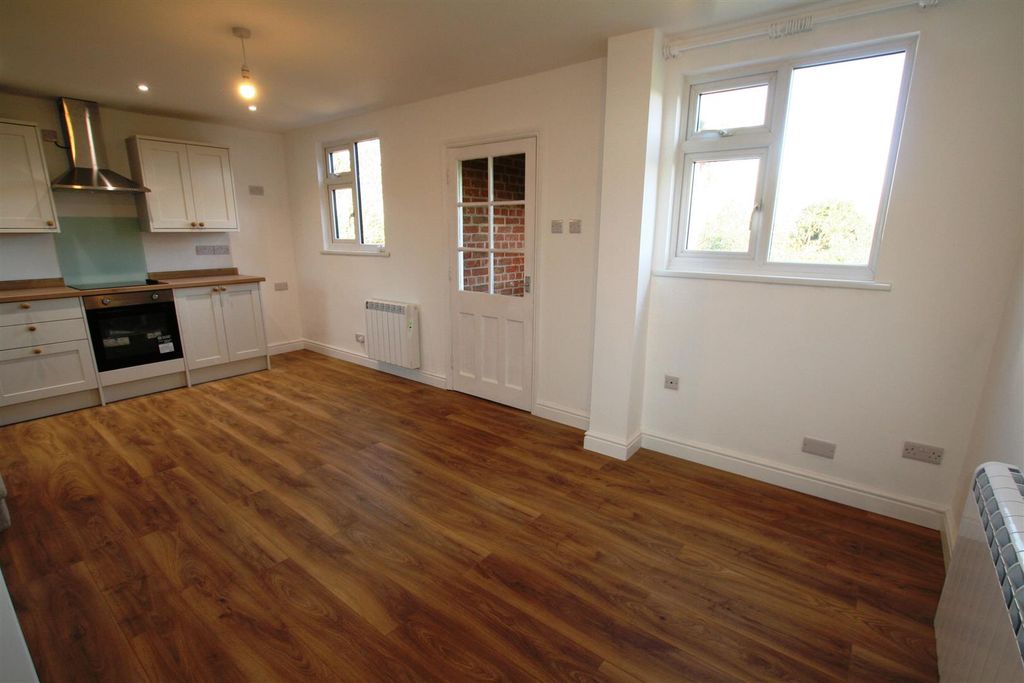 Property photo 2 of 10 Thegranarycrowle,Loungekitchen2.Jpg