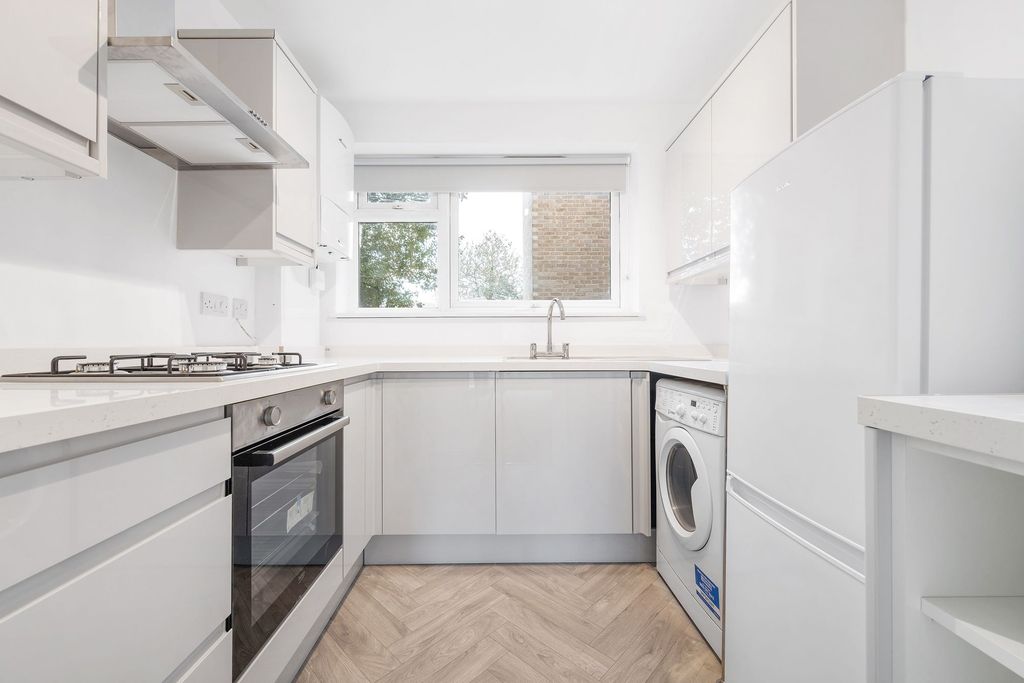 Property photo 2 of 10 Kitchen