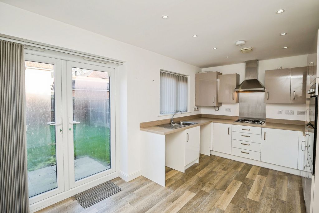 Property photo 3 of 22 Kitchen/Dining Room