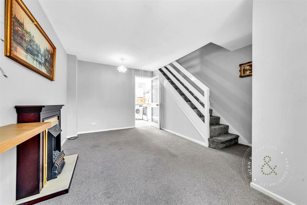 Property photo 2 of 24 Burne-Jones-Close-11.Jpg